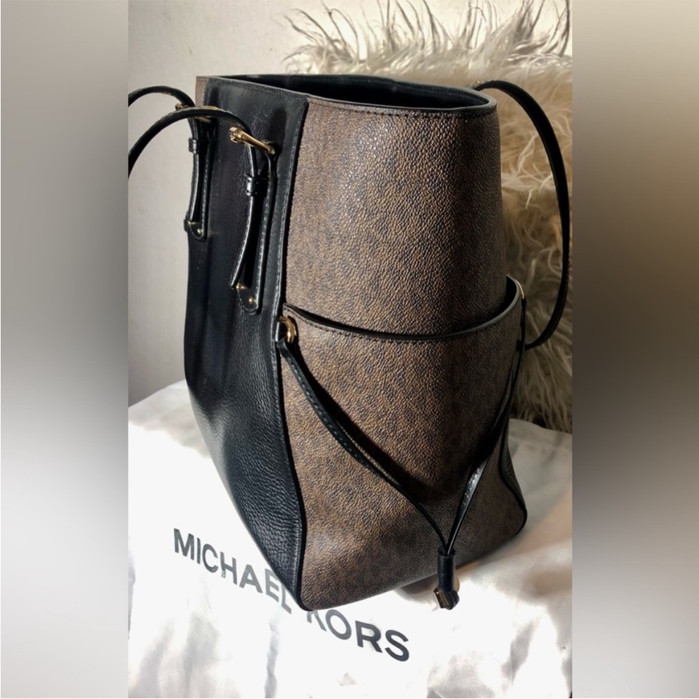 Michael Kors Signature Voyager East West Tote In Multi Black & Brown Giraffe NWT - Picture 6 of 16